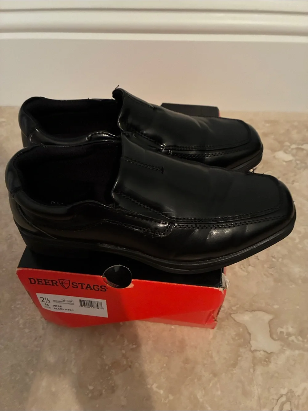 Deer Stags Black Slip-On Dress Shoes “Wise” size 2.5 M